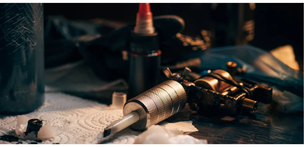 Close-up of a modern tattoo machine and ink setup, representing technological advancements that transformed the tattoo industry.