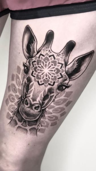 95 Unique Giraffe Tattoos, Ideas, & Meaning - Tattoo Me Now