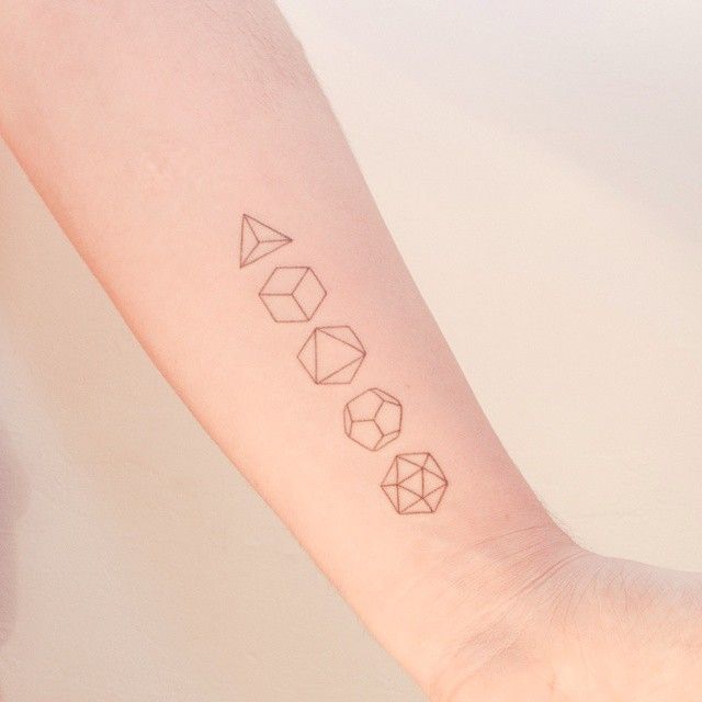 Joining the handpoked fad with the platonic solids. Done by Nano in Ponto a  Ponto, Buenos Aires, Argentina.