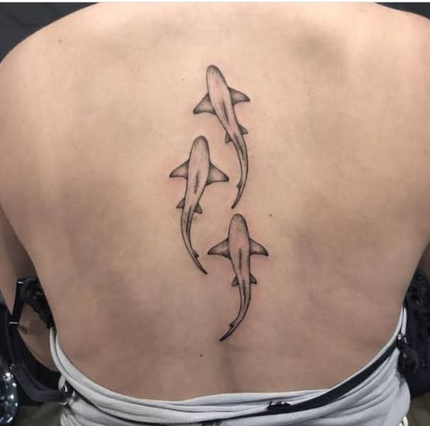 28 Delicate But Beautiful Spine Tattoo Designs For Women - The XO Factor