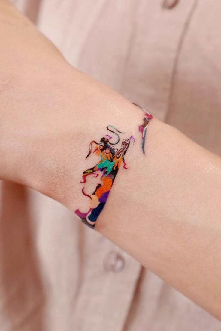 28 Wonderful Bracelet Tattoo Designs for Women