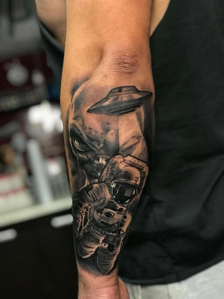 Pin by Nick Gill on Quick Saves | Alien tattoo, Ufo tattoo, Astronaut tattoo
