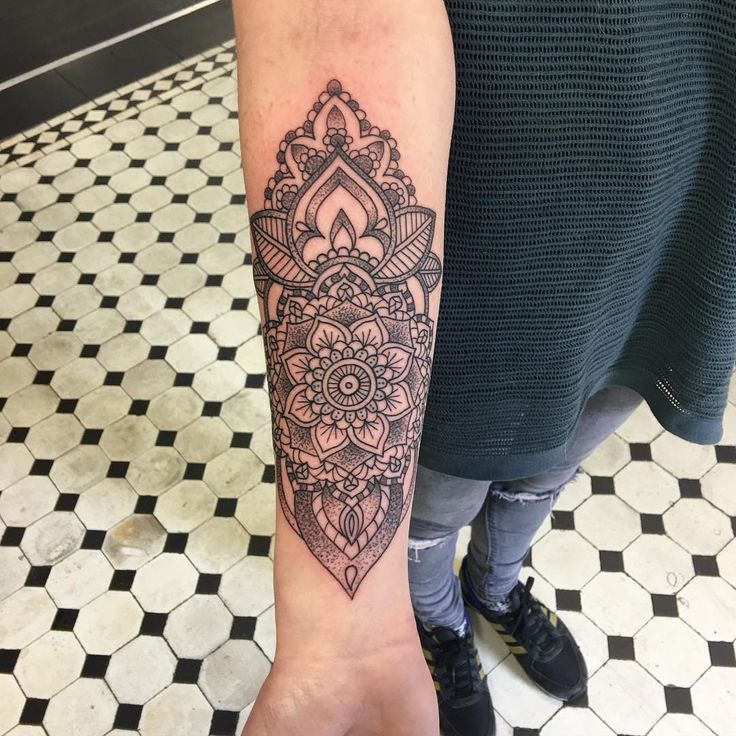 30 Traditional Paisley Tattoo Designs - Tenderness, Beauty & Originality Check more at http://tattoo-journal.com/best-paisley-tattoo/