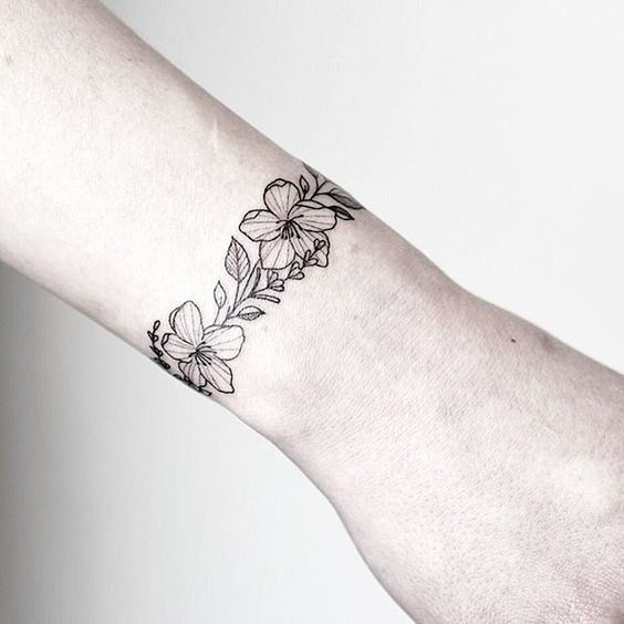 Delightful Wrist Band Tattoo Designs for Girls - Page 30 of 47 - LoveIn Home