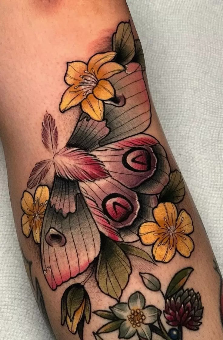 Pin by Rachel Hyman Rego on Tattoo ideas | Traditional moth tattoo, Moth  tattoo, Traditional tattoo