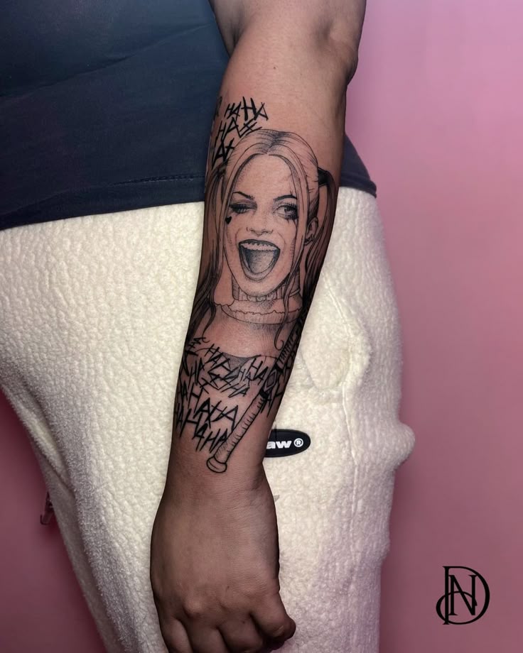 24 Harley Quinn Tattoos for Comic Lovers in 2021 - Small Tattoos & Ideas