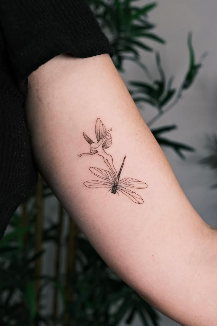 40 Awesome Dragonfly Tattoo Design Ideas