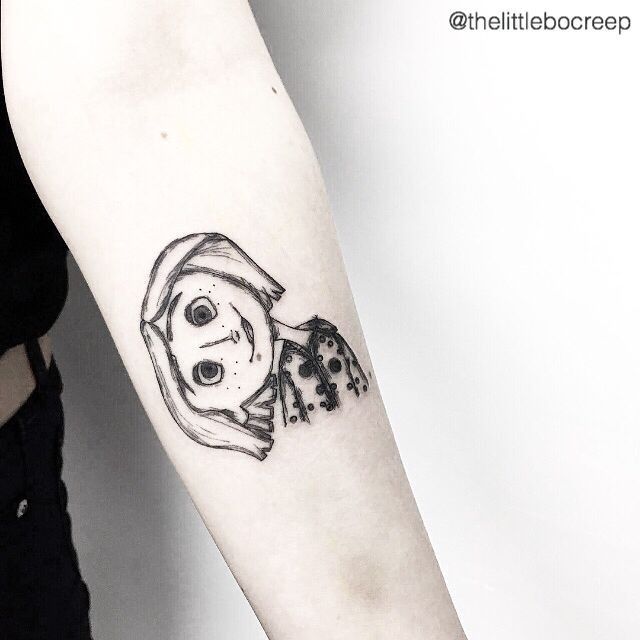 Pin by Lorrayne lollo 100 popo on Tatuagem feminina | Coraline tattoo, Doll  tattoo, Beautiful tattoos