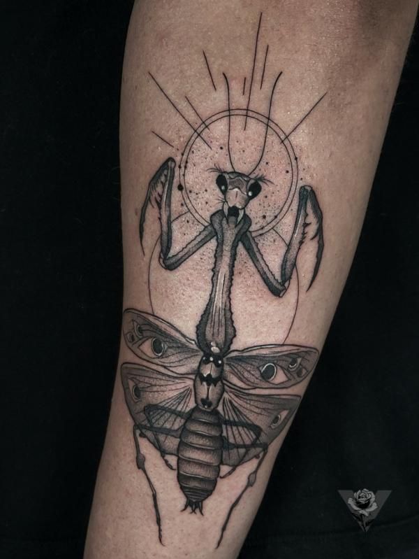 50 praying mantis tattoos: Meaning and Designs | Art and Design