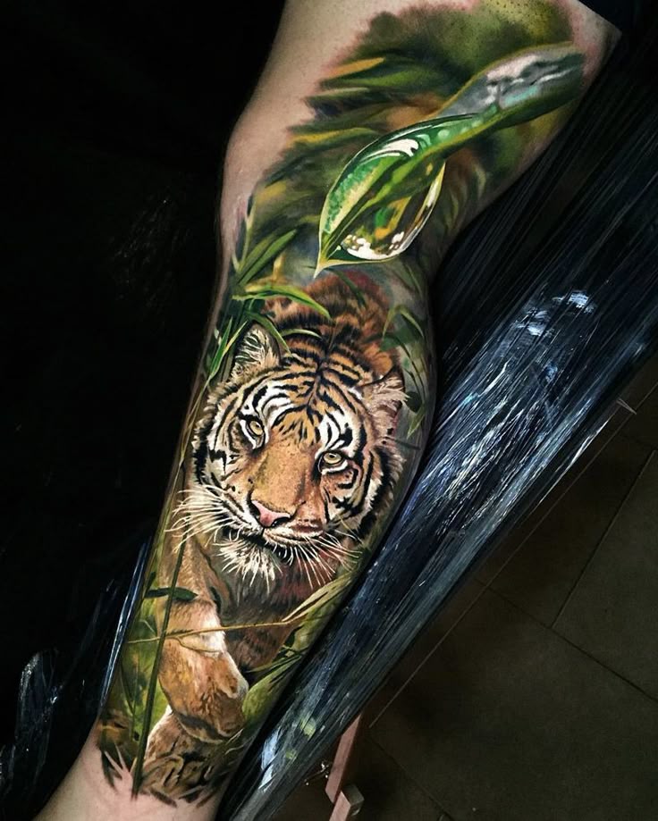 Realistic Tiger in the Jungle | Best tattoo ideas & designs | Tatuagens  belas, Tatuagem selva,