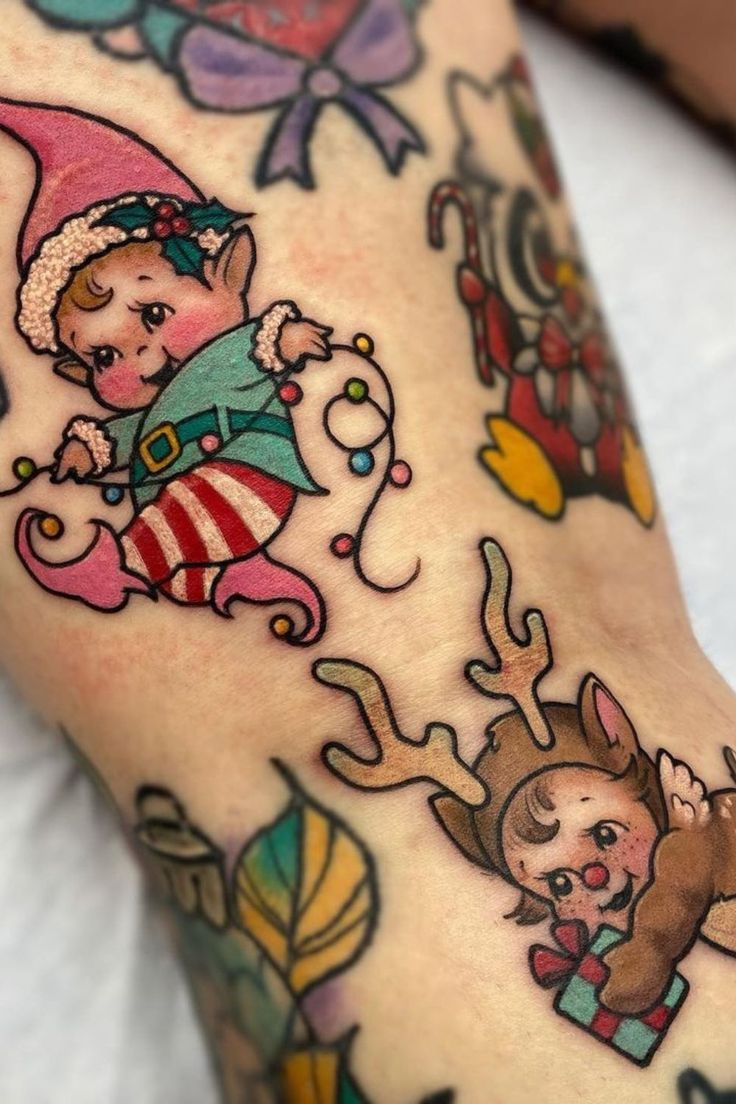 25 Tiny Christmas Tattoo Ideas for a Festive Touch