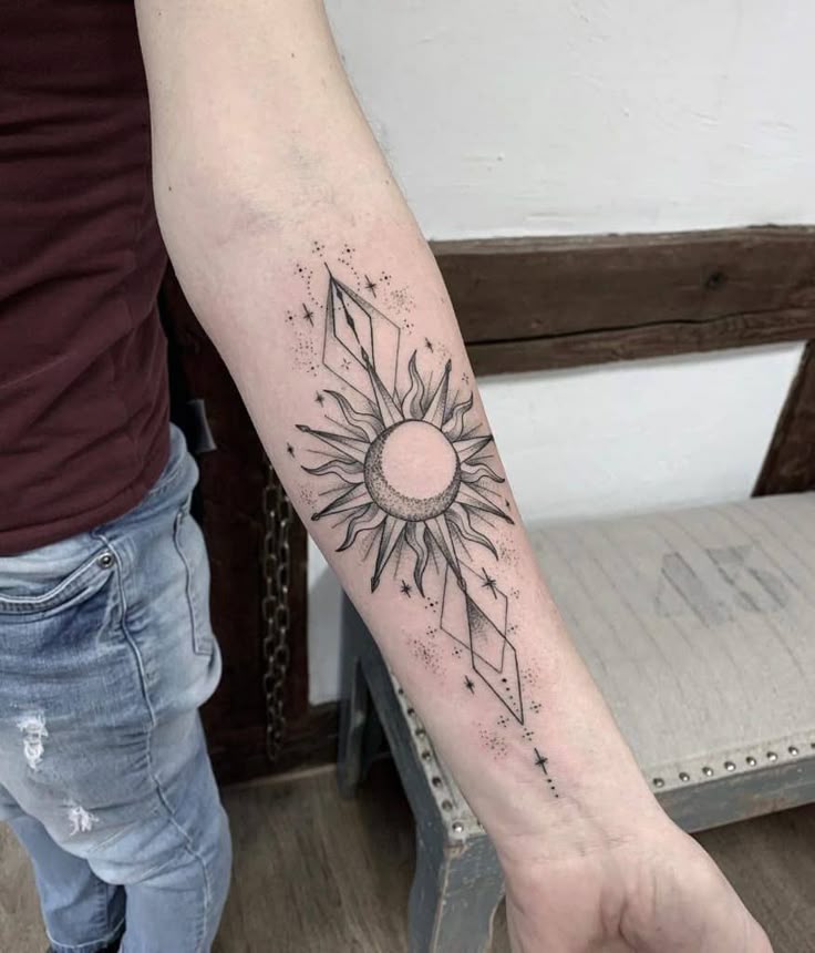 35 Hot Sun and Moon Tattoos Ideas