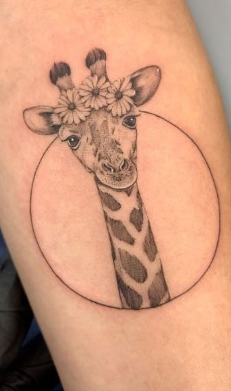 95 Unique Giraffe Tattoos, Ideas, & Meaning - Tattoo Me Now