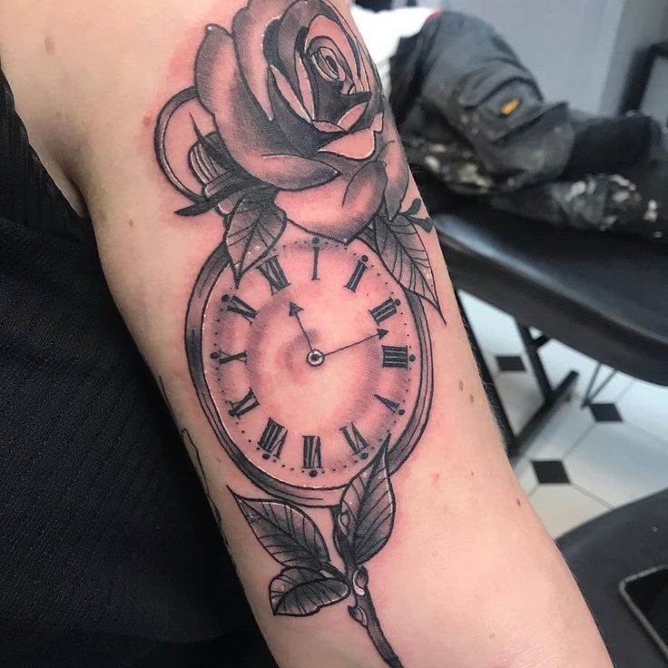 101 Amazing Pocket Watch Tattoos For 2024!