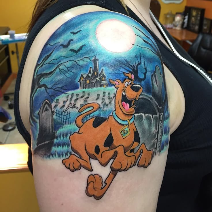 Chelsea Elliott (@chelsea.e.tattoos) • Instagram profile in 2025 | Scooby  doo tattoo, Disney sleeve tattoos, Cartoon tattoos