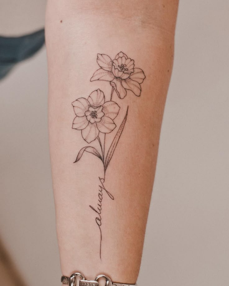 31 Beautiful Daffodil Tattoo Ideas for Men & Women in 2024