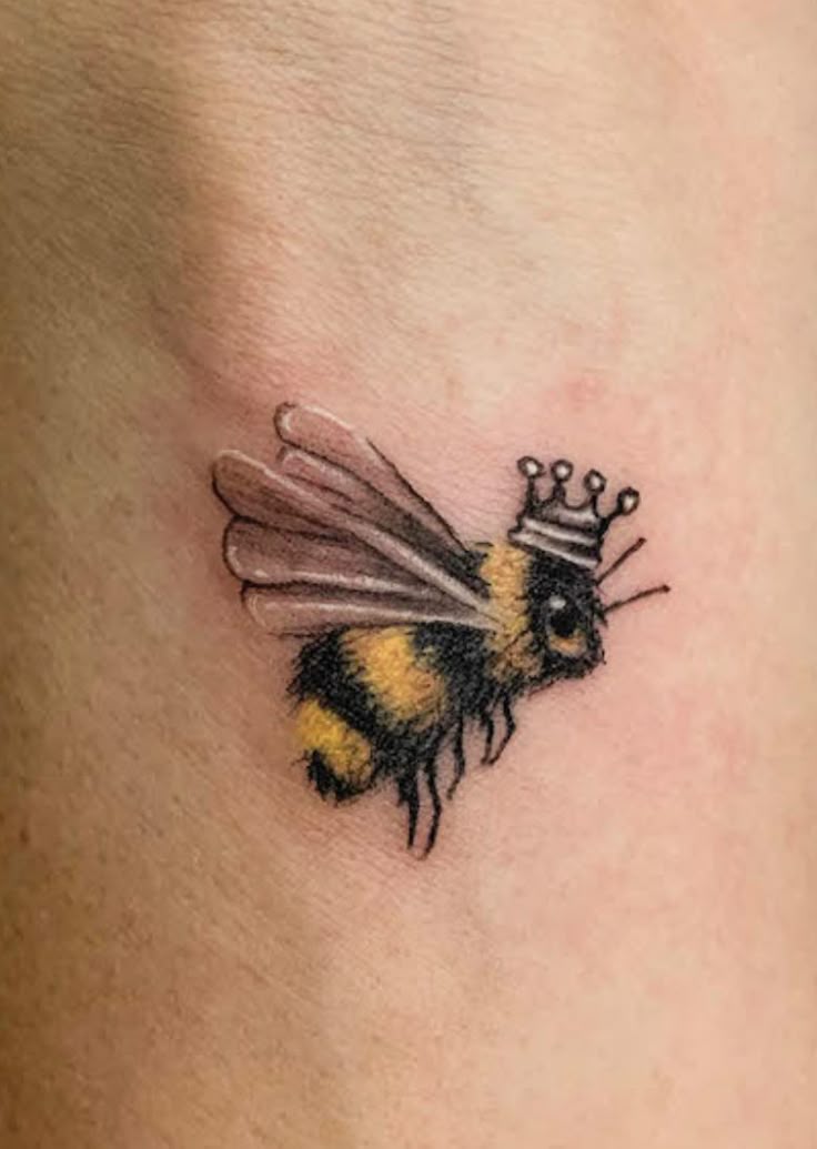 Pin by Kimberly Lozinski on Glorious Ink Ideas | Queen bee tattoo, Tattoos, Small  bee tattoo