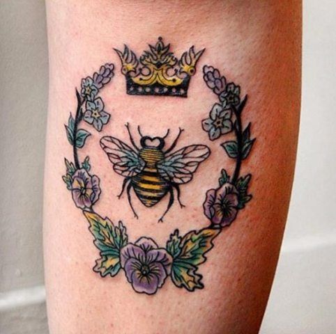 21 Honey Bee Tattoo Ideas For Women - Styleoholic