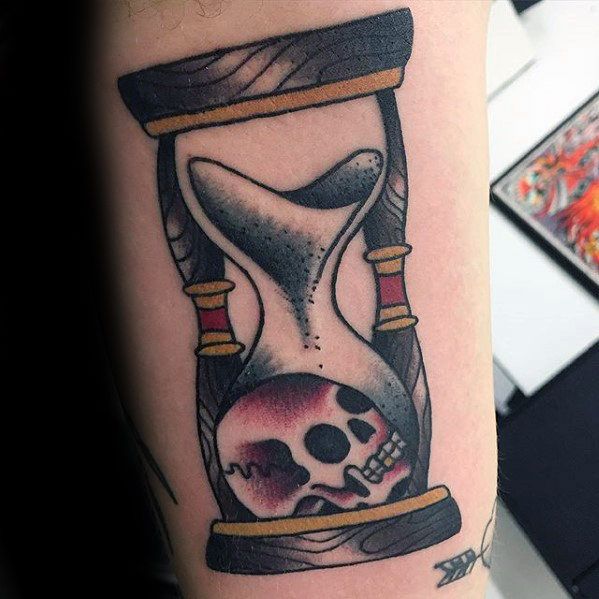 50 Traditional Hourglass Tattoo Designs for Men
