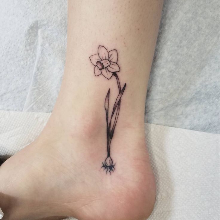 26 Daffodil Tattoo Ideas For Your New Beginning
