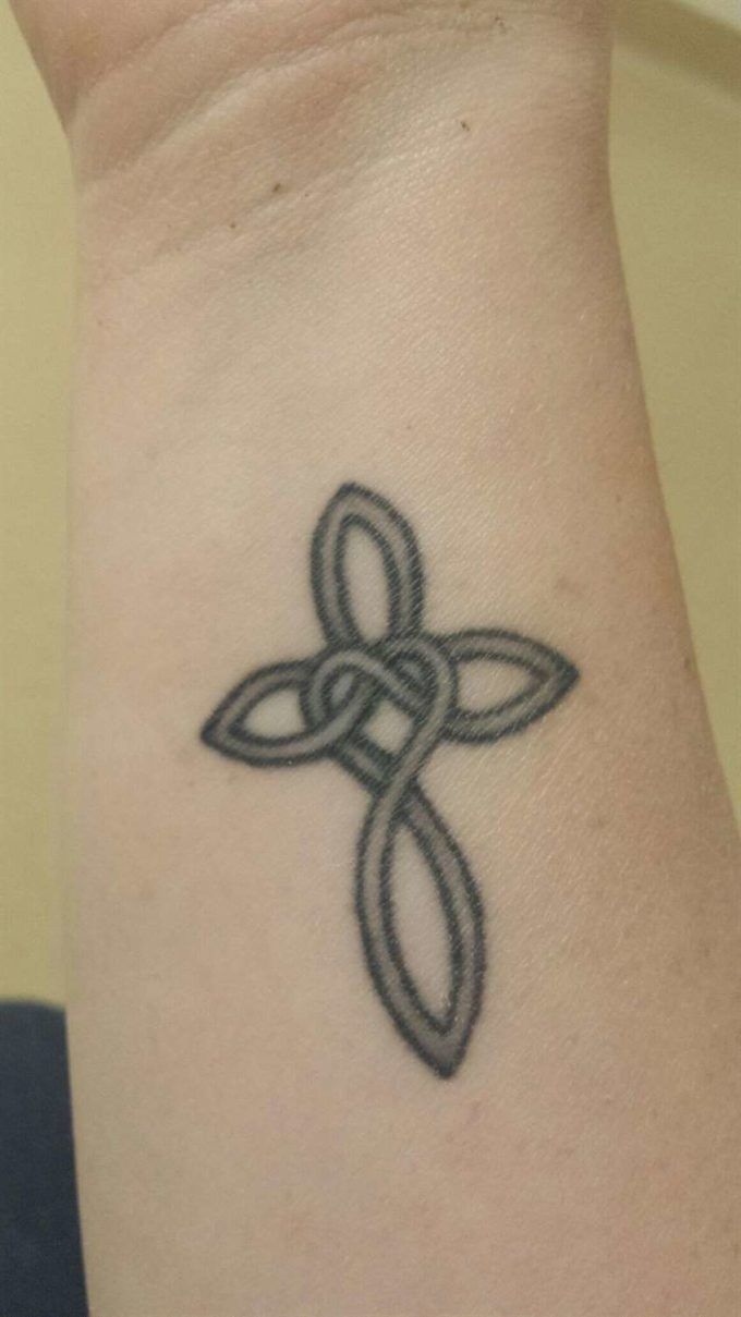 19 Pretty Cross Heart Tattoo Design Ideas
