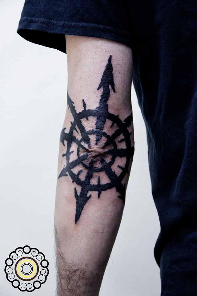 Chaos star elbow tattoo #tattoo #elbowtattoo #star #chaosstar  #chaosstartattoo #tatuaje #tatuajecodo #estrelladelcaos #metal #metaltattoo  #metalhead
