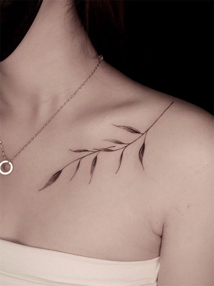 30 Minimalist Leaf Tattoos Ideas for Women that Celebrate the Fall