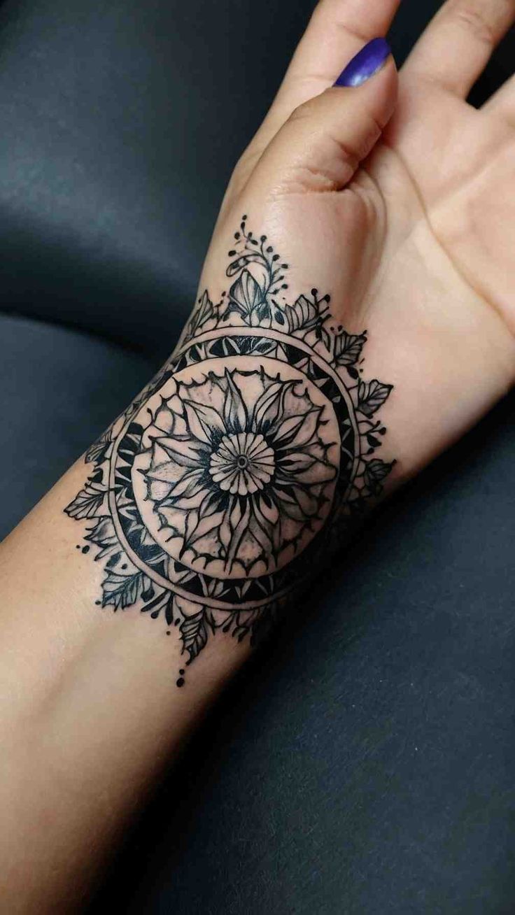 31+ Mandala Tattoo Ideas for Women's Wrists