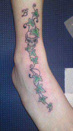 31 Cool Poison Ivy Tattoo Ideas | ivy tattoo, poison ivy tattoo, poison ivy