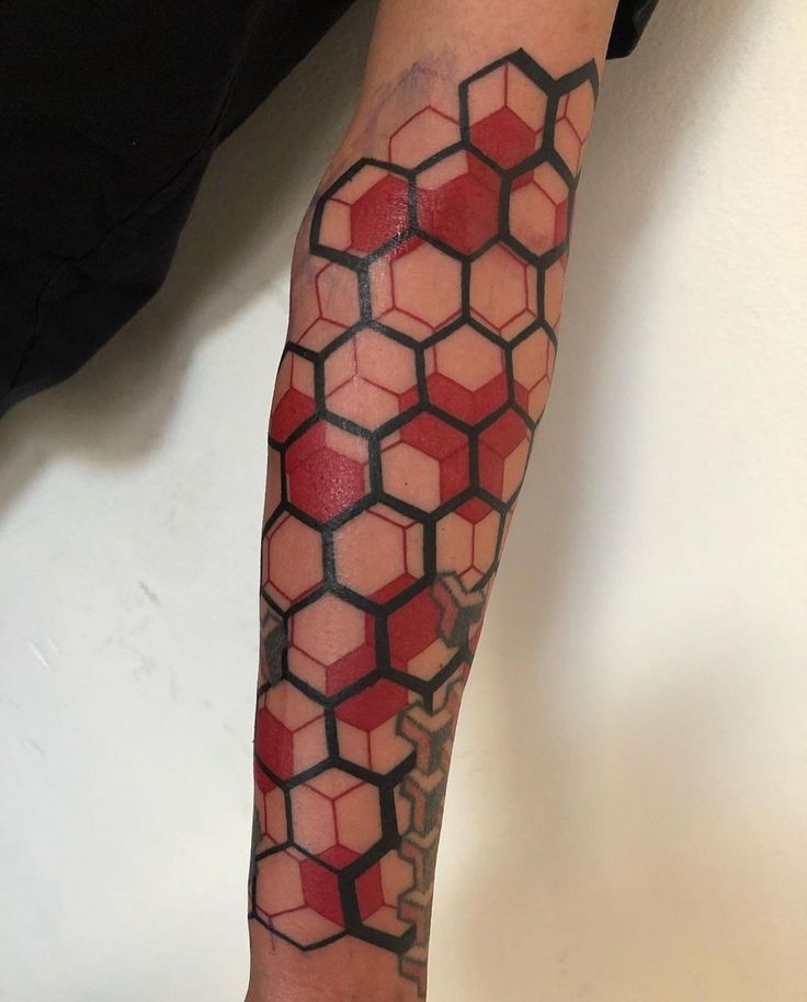 Pin by Francisco Gonzalez on Ideas de tatuajes in 2022 | Small tattoos for  guys, Trash polka … | Trash polka tattoo designs, Geometric sleeve tattoo, Hexagon  tattoo