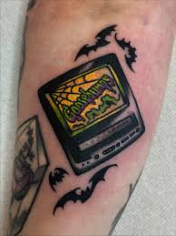 NOW BOOKING ✨ Rest of November and December dates now available!  www.lindseebeetattoo.com