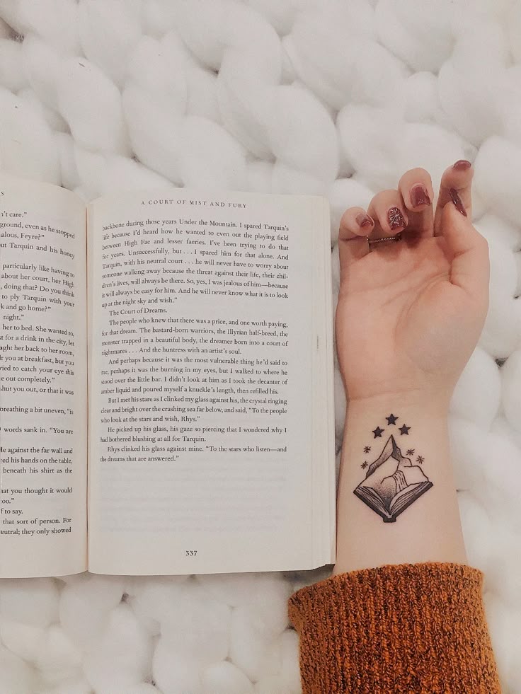 My ACOTAR tattoo📖🏔⭐️ #tattoo #inked #booktattoo #bookishtattoo #book  #bookish #firsttattoo #ACOTAR #ACOTA… |