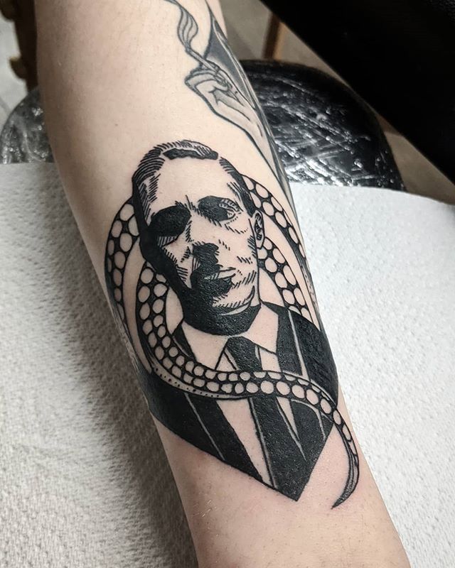 Kevin Keates on Instagram: “Lovecraft ⠀⠀⠀⠀⠀⠀⠀⠀⠀ Done @toothandtalontattoo  for Pawel ⠀⠀⠀⠀⠀⠀⠀⠀⠀ #toothandtalontattoo #keatez #tattoo #darkarts  #darkartists #blackink…”