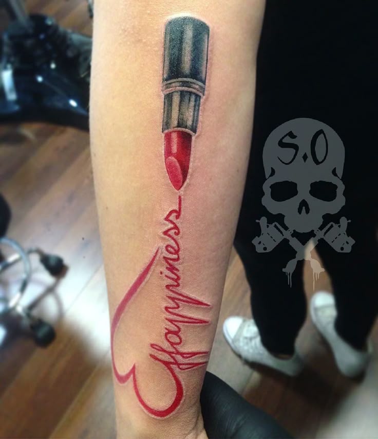 Realistic lipstick tattoo with Happynes written by Stefano Ottaviani done  at inkiostrotattoo | Tätowierungen, Lippen, Lippenstift
