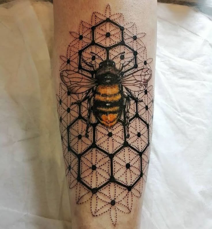 Best Bee Tattoo Ideas for Women - Beautiful Dawn Designs