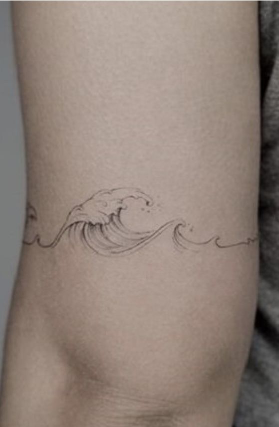 Pin by Casa Neïa on Tattoo | Waves tattoo, Foot tattoos, Simplistic tattoos