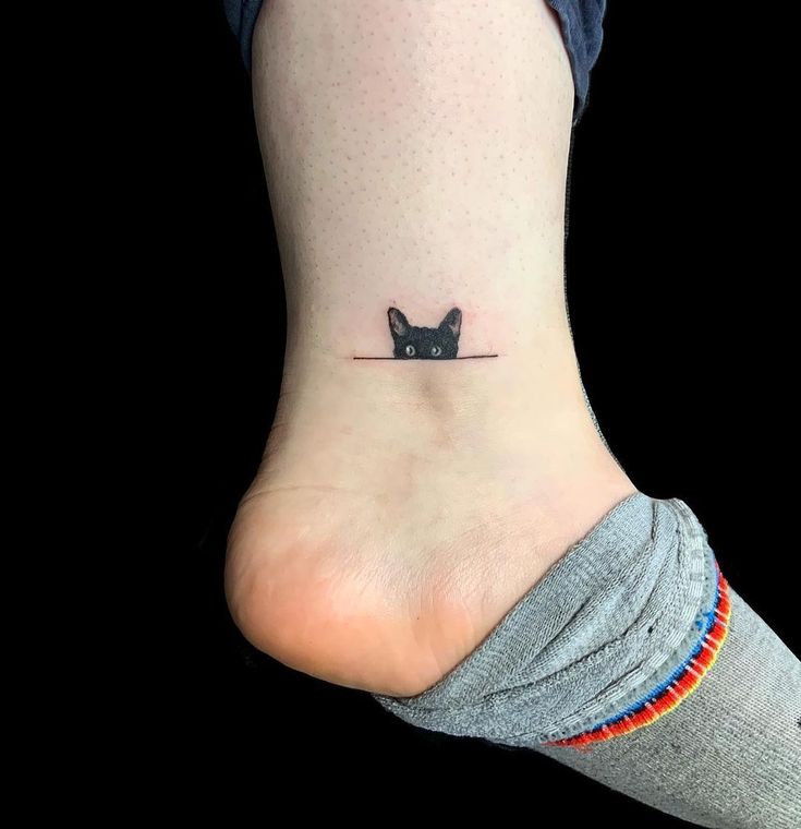 Line Art: Simple Cat Tattoo Designs for Cat Lovers