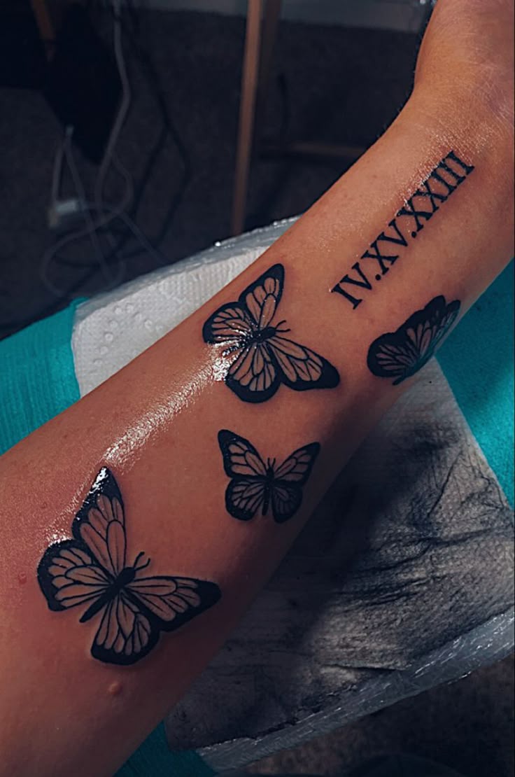 22 Amazing Broken Heart Tattoo Ideas To Inspire You In 2023 - Outsons