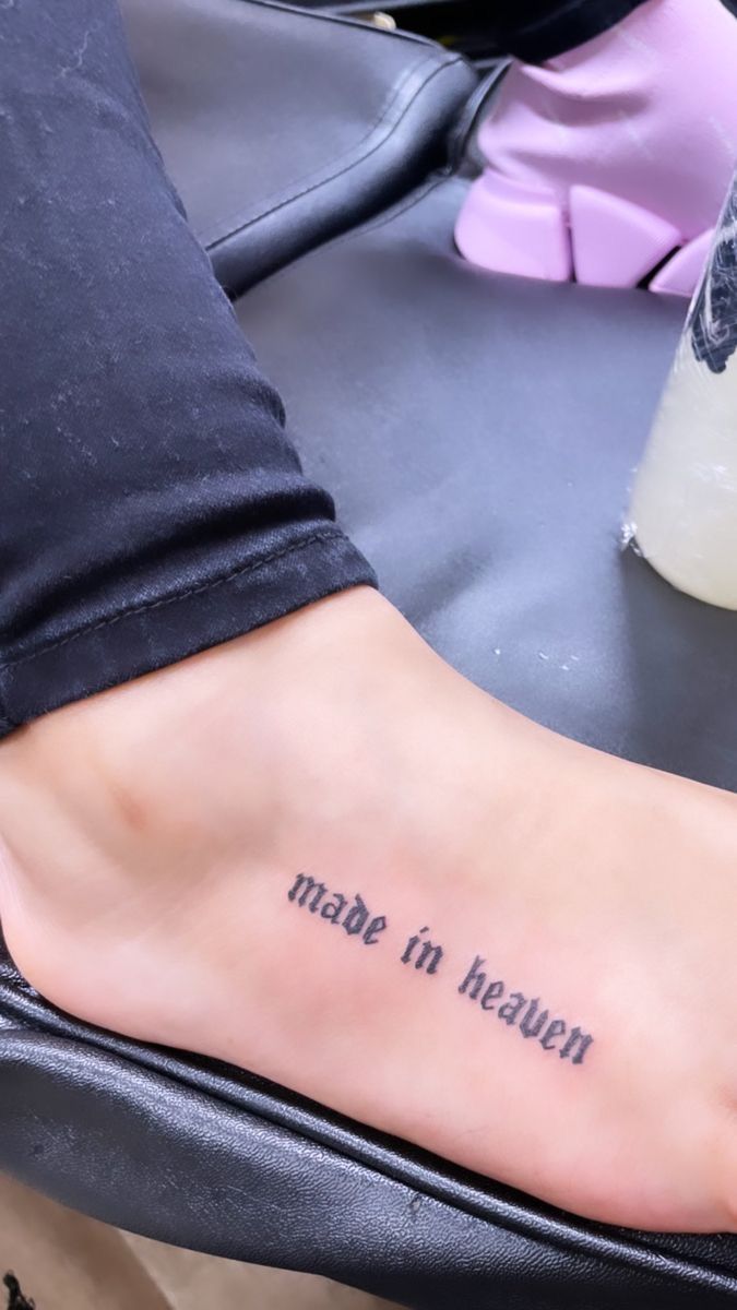 Pin by 美丽的🧘🏽‍♀️ on tattoo ideas | Pretty tattoos for women, Red ink  tattoos, Tattoos for women