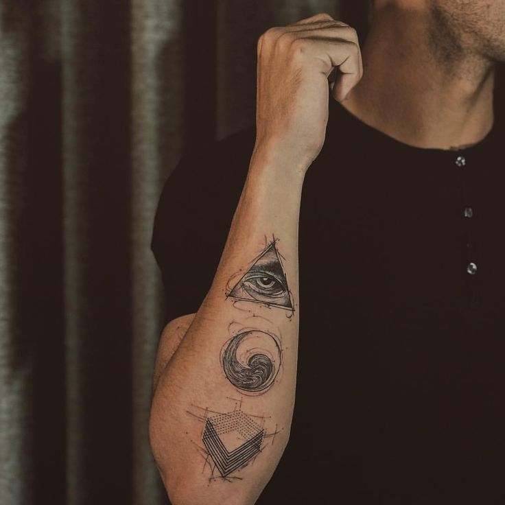 Be wise with your eyes. Seek your balance with the right perspective. You may find peace and joy of your own life. #brown #tattoo #tattoos # tattooideas #theallseeingeye #eyeofprovidence #eyeofprovidencetattoo #yinyangtattoo #yinyang #balance #