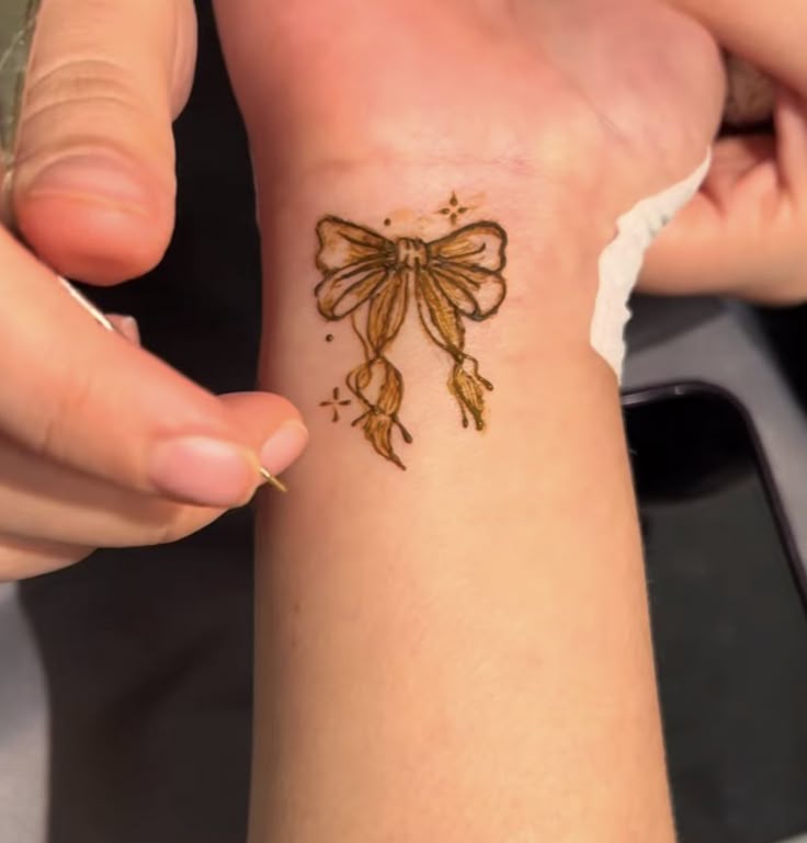 Henna bow🎀