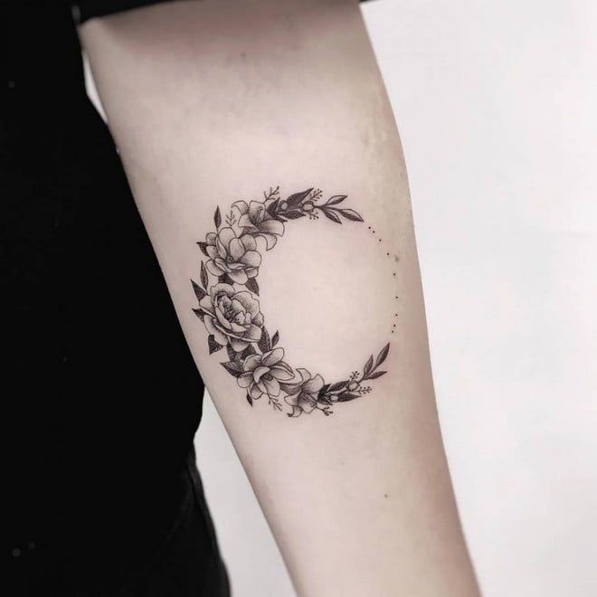36 Crescent Moon Tattoo Ideas - Tattoo Joker