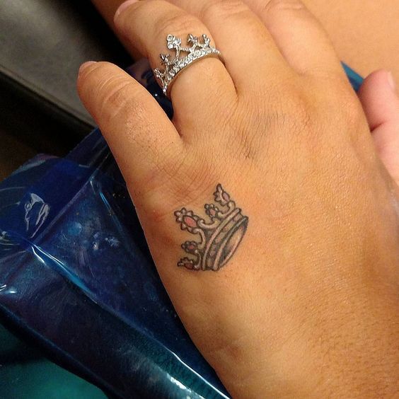 19 Crown Tattoos That Prove Your Queen Status