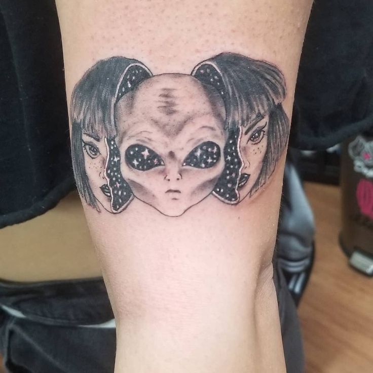 101+ Alien Tattoo Designs You Need To See!