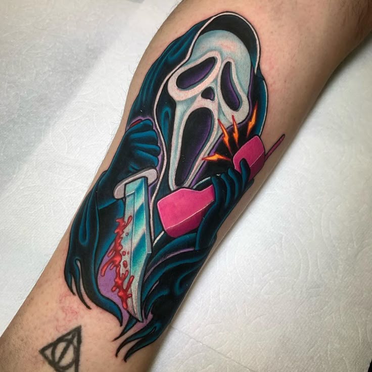 Fallen Crow Tattoo co. on Instagram: "Ghostface by @jonleightontattoo  #fusionink #tatsoul #Tatsoul #Electrumstencilprimer #secondskin #fkirons  #quickcaps #inked… | Movie tattoos, Cool tattoos, Scary tattoos
