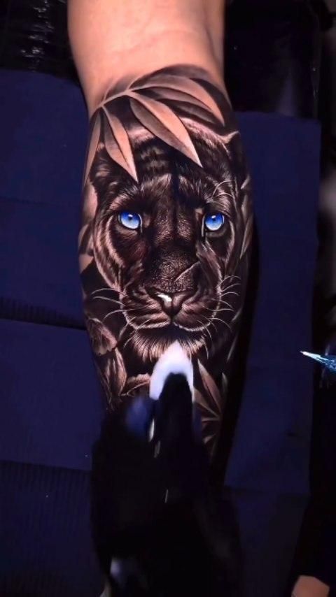 Black Panther Tattoo 🦁🦁🔥🔥 . . . #tattoo #tattoos #tattooist  #tattoosleeve #tattoolife #tattooartist #tattooideas #microtattoo #panther # blackpanther