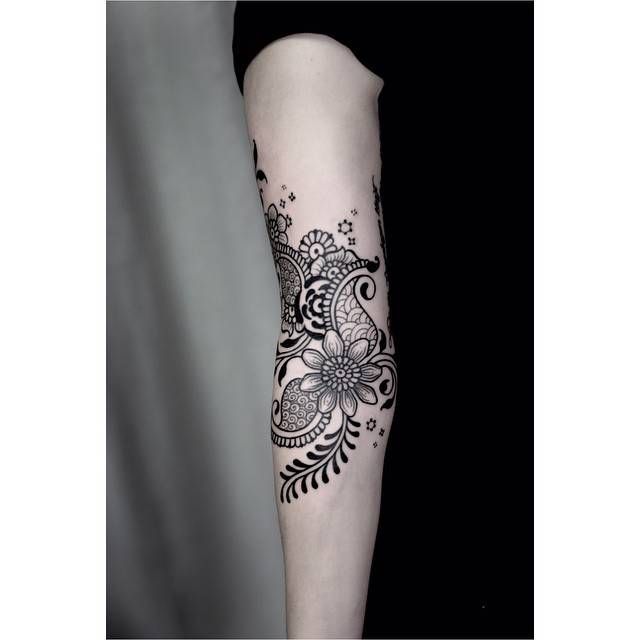 Paisley inspired ornamental style tattoo on the arm.