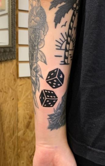 Top 100 Dice Tattoos & Meanings