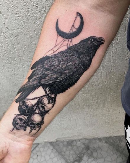 10+ Stylish Crow Tattoo Designs for Men and Women!