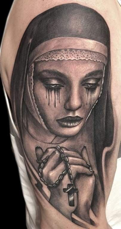 Pin by MK on Jeptišky | Picture tattoos, Realistic tattoo sleeve, Creepy tattoos